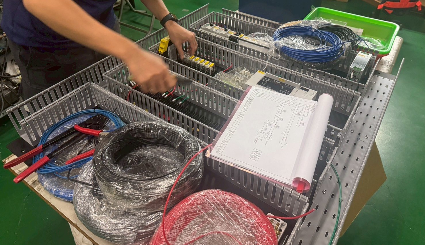 【技術核心公開：荃科實業的專業配電與機電整合服務】